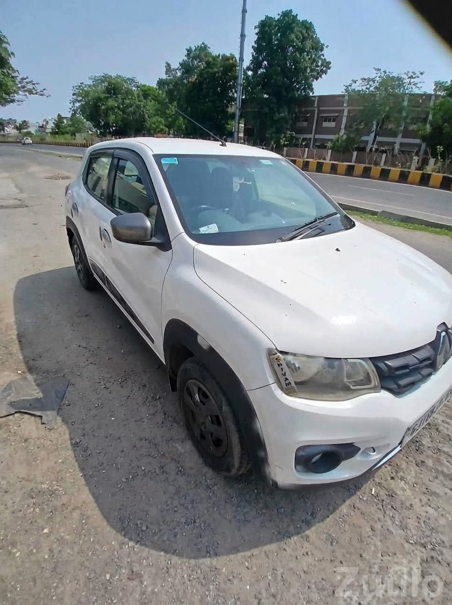 Renault Kwid with Clean Fabric Interior - કાર - અમદાવાદ શહેર - Image 2