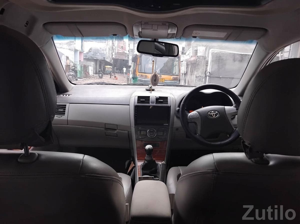 Toyota Corolla Altis Sedan – Beige - કાર - અમદાવાદ શહેર - Image 4
