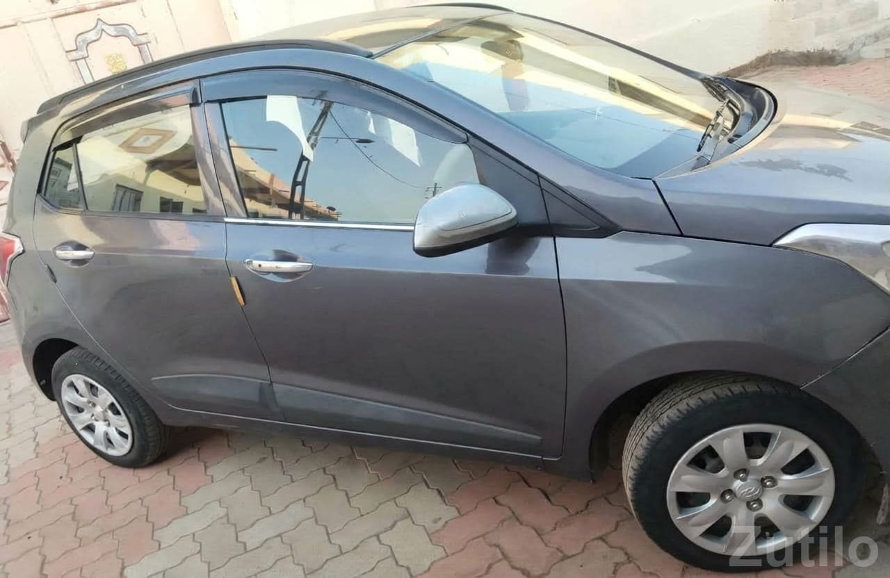 Hyundai Grand i10 Grey Hatchback