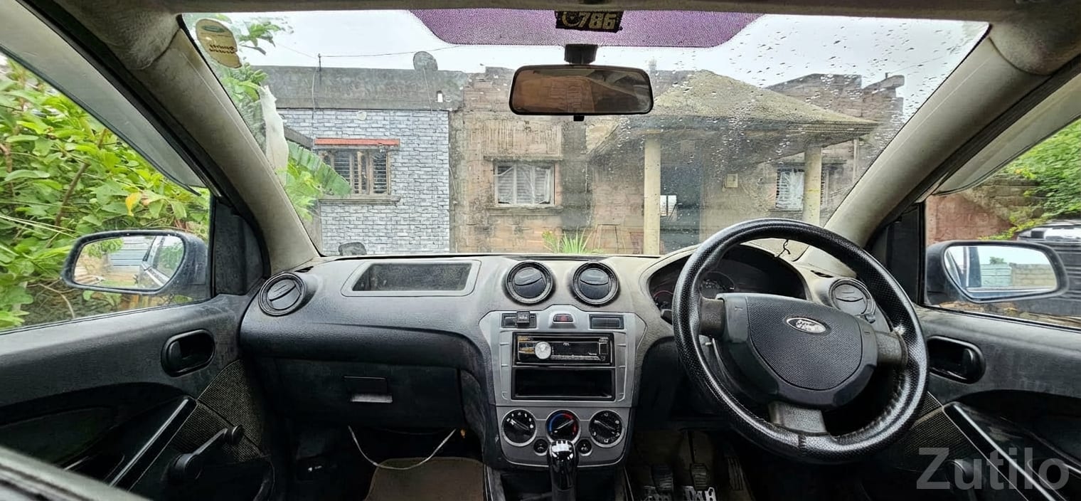 Used Ford Figo Black Hatchback Car - Cars - Bhuj - Image 2