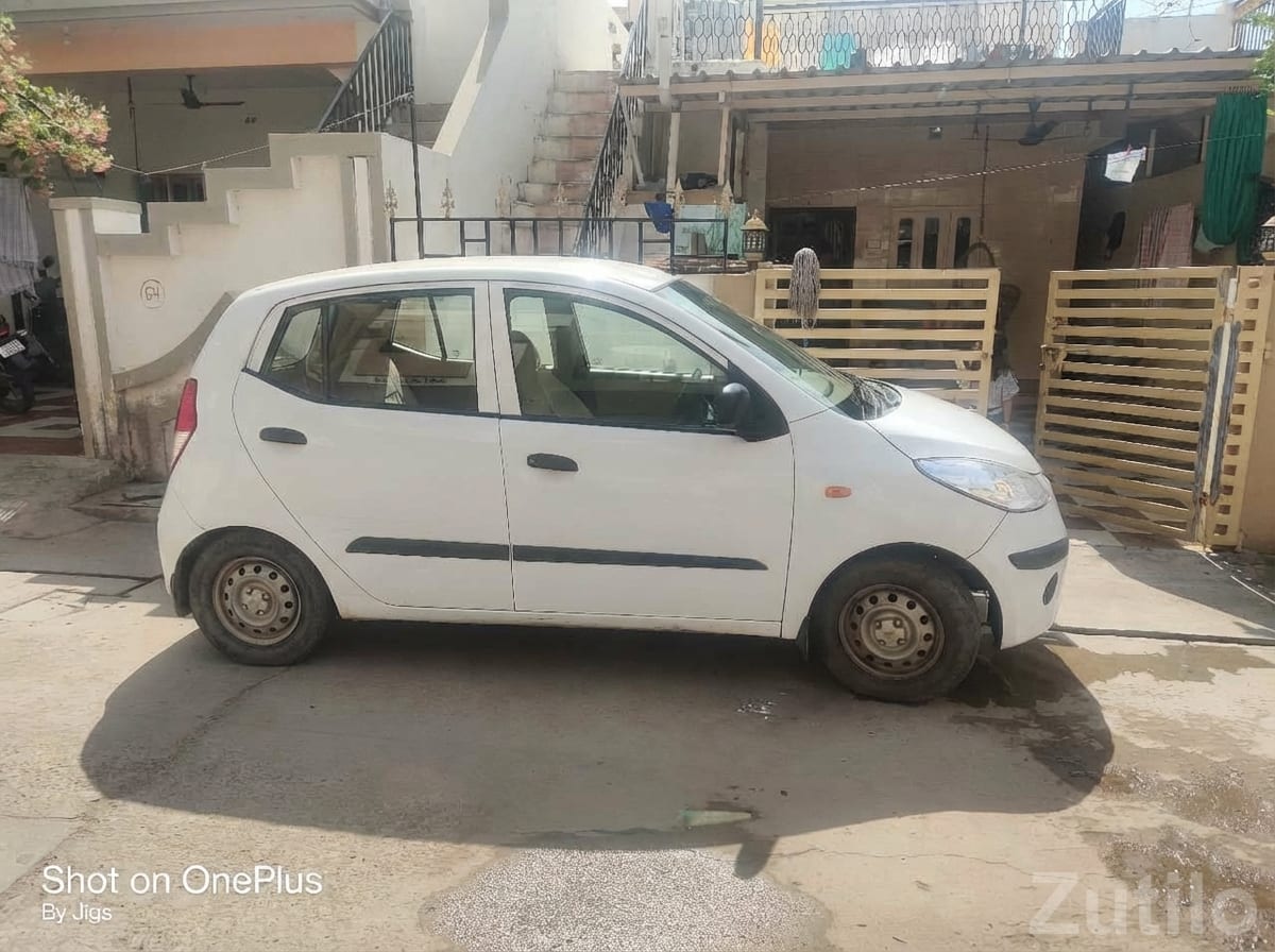 Hyundai i10 2010 White CNG Hatchback Hyundai i10 2010 White CNG Hatchback
