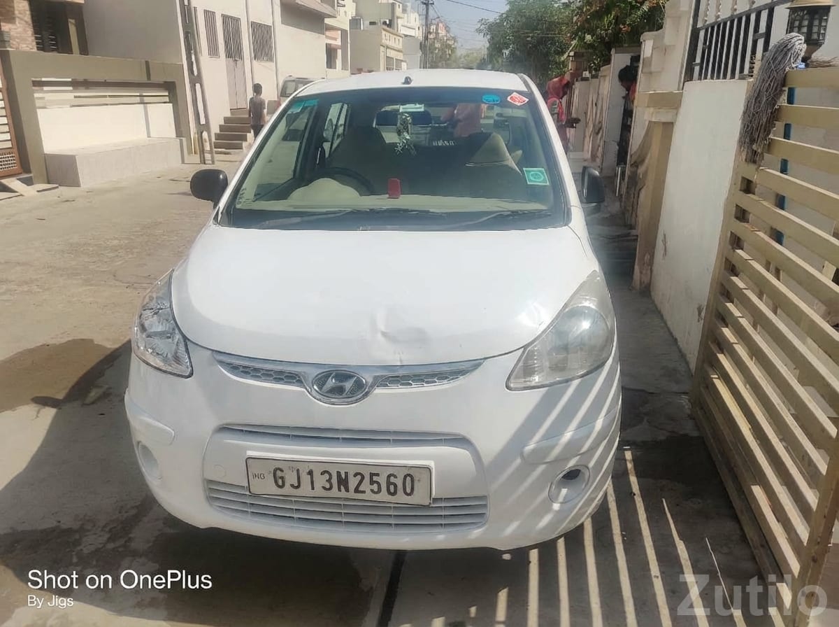 Hyundai i10 2010 White CNG Hatchback - Cars - Ahmedabad City - Image 2