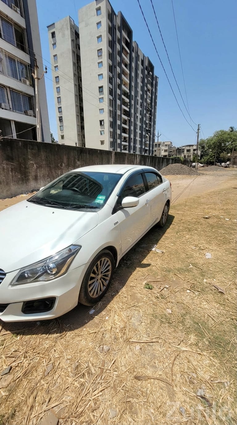 Maruti Suzuki Ciaz ZDi Top – White Sedan Maruti Suzuki Ciaz ZDi Top – White Sedan