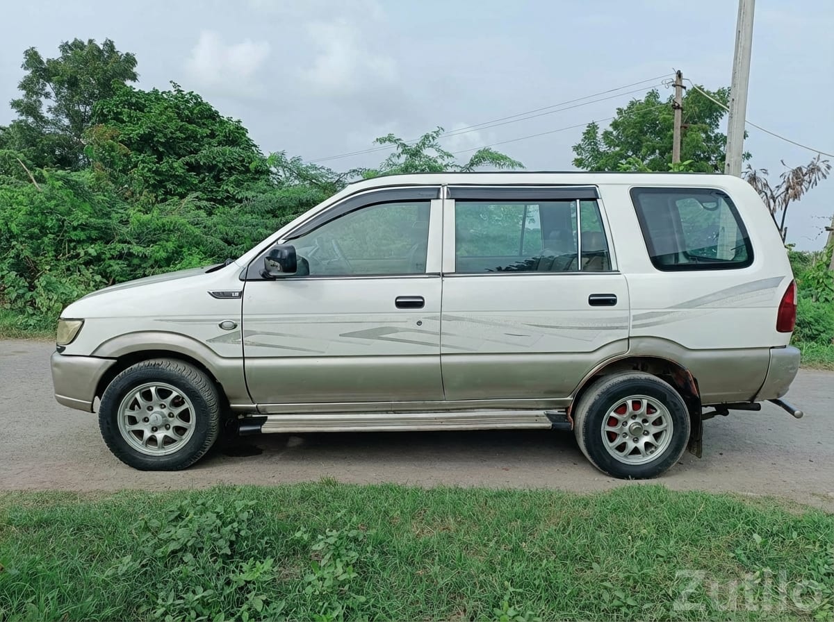 Chevrolet Tavera LT Spacious Diesel MPV - Cars - Talala - Image 2