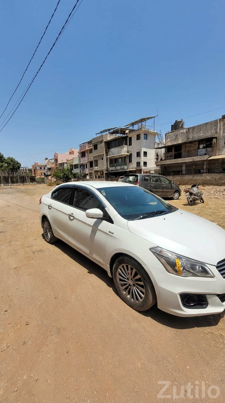 Maruti Suzuki Ciaz ZDi Top – White Sedan - કાર - સુરત શહેર - Image 2