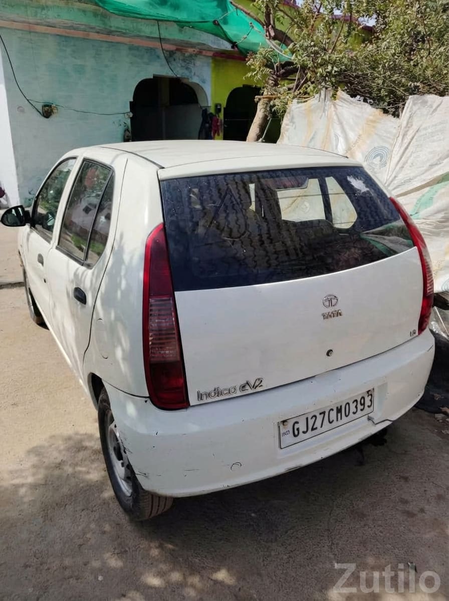 Compact Hatchback with Music System - કાર - અમદાવાદ શહેર - Image 2
