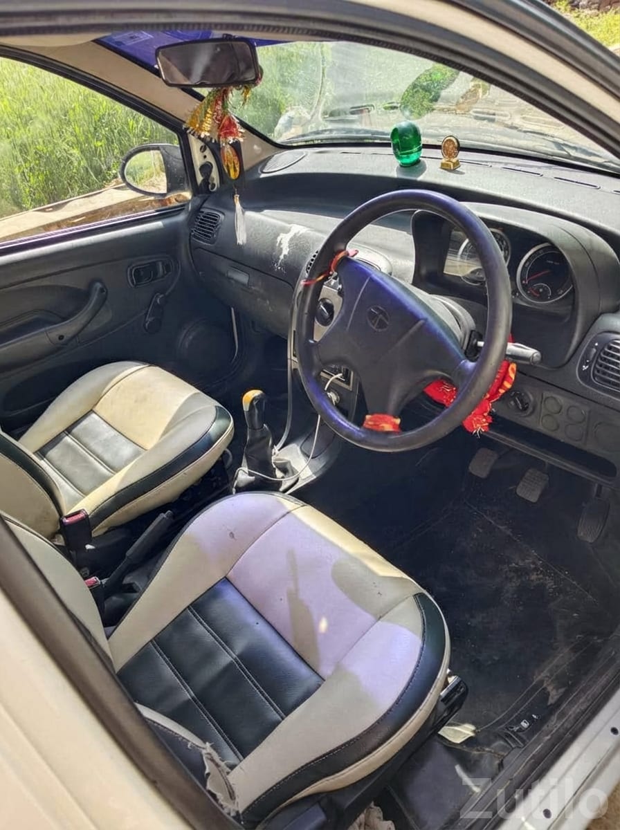 Compact Hatchback with Music System - કાર - અમદાવાદ શહેર - Image 3