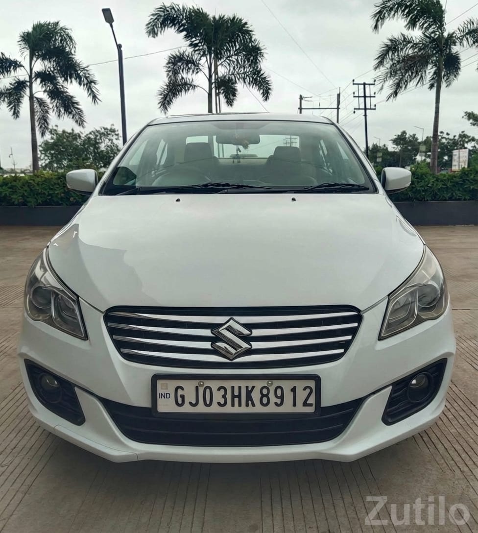 White Ciaz ZXI+ Sedan in Excellent Condition - કાર - ગોંડલ - Image 3