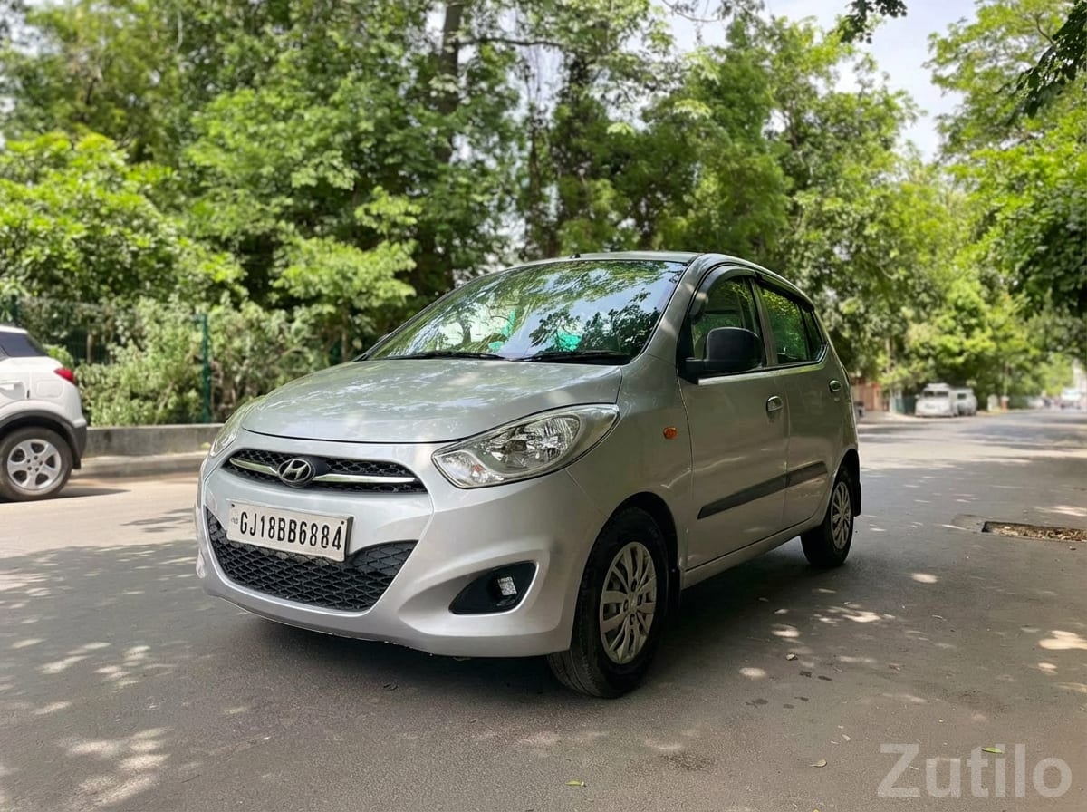 2013 Hyundai i10 Silver Hatchback 2013 Hyundai i10 Silver Hatchback