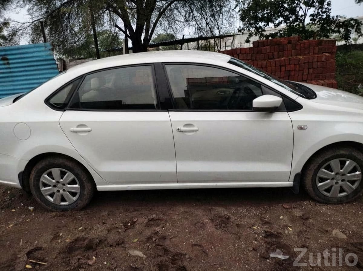 White Vento Sedan in Good Condition White Vento Sedan in Good Condition