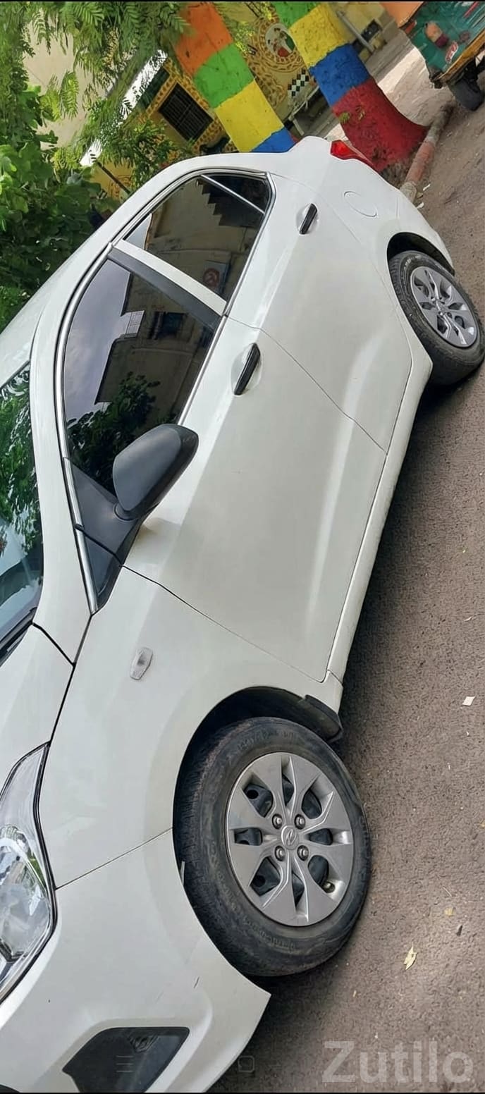 Hyundai Xcent Well‑Kept Interior Sedan - Cars - Ahmedabad City - Image 2