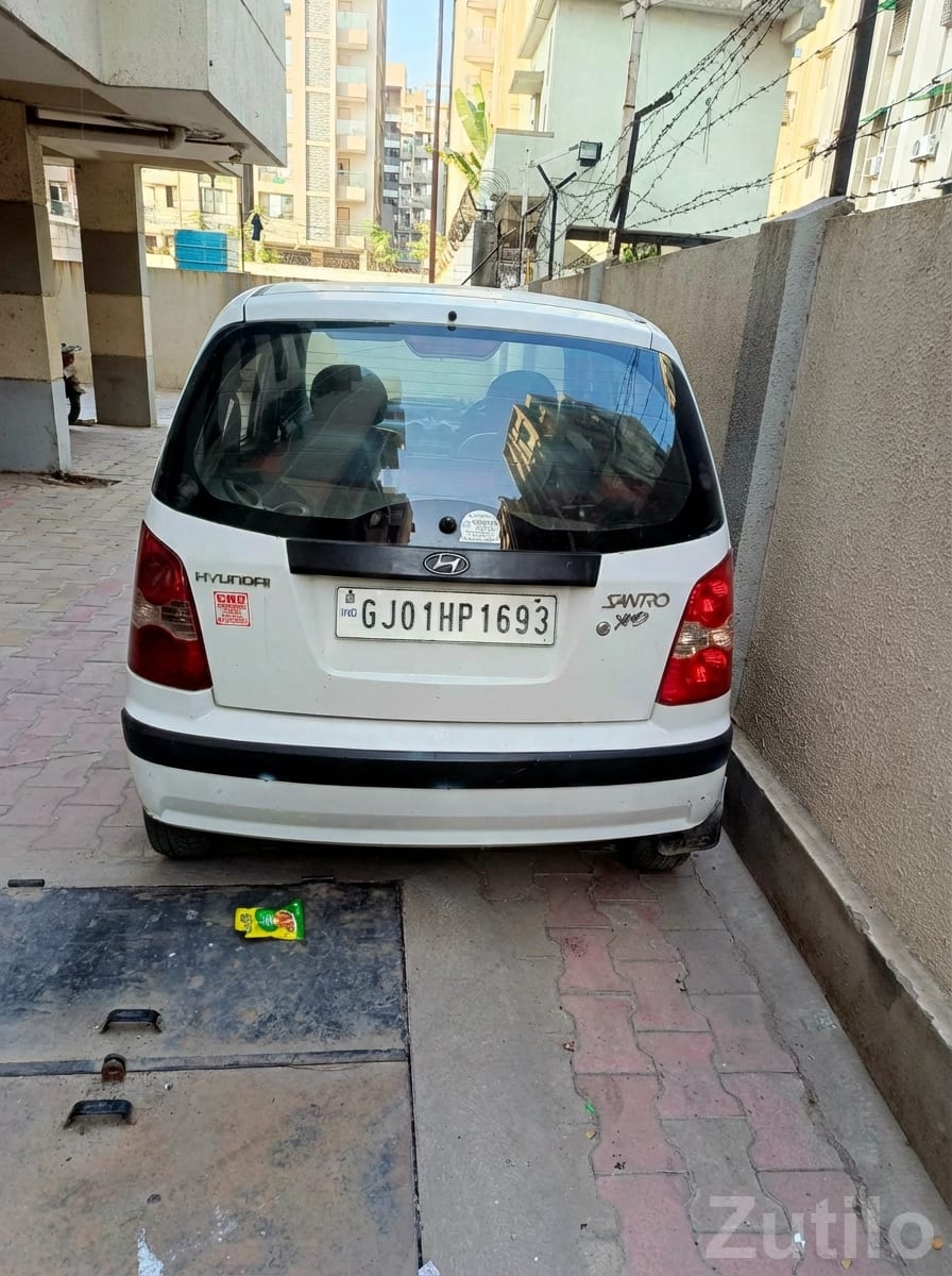 Hyundai Santro XO White Hatchback Hyundai Santro XO White Hatchback