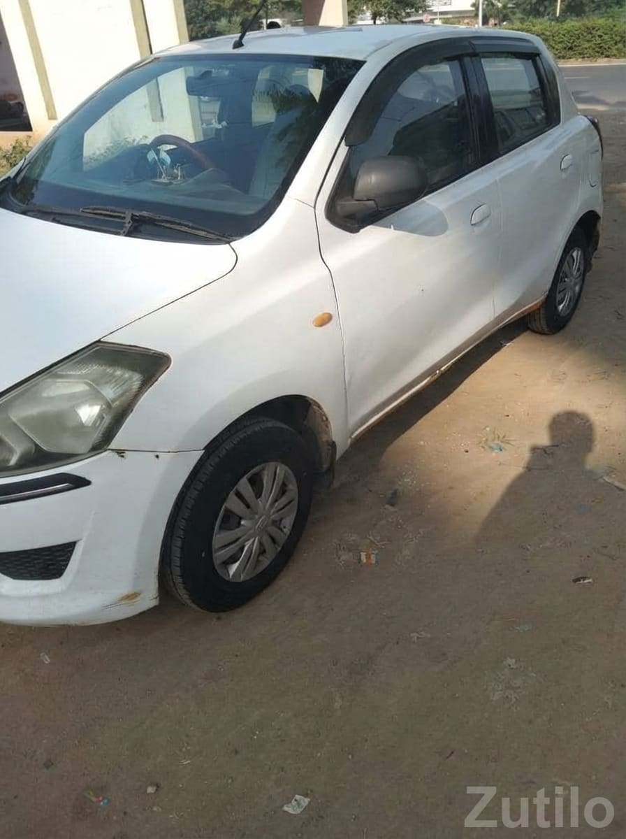 Datsun Go CNG White Hatchback Car - Cars - Ahmedabad City - Image 2