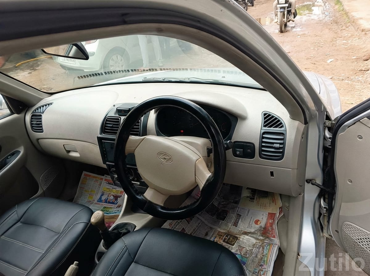 Hyundai Accent Silver Sedan Car - Cars - Ahmedabad City - Image 4