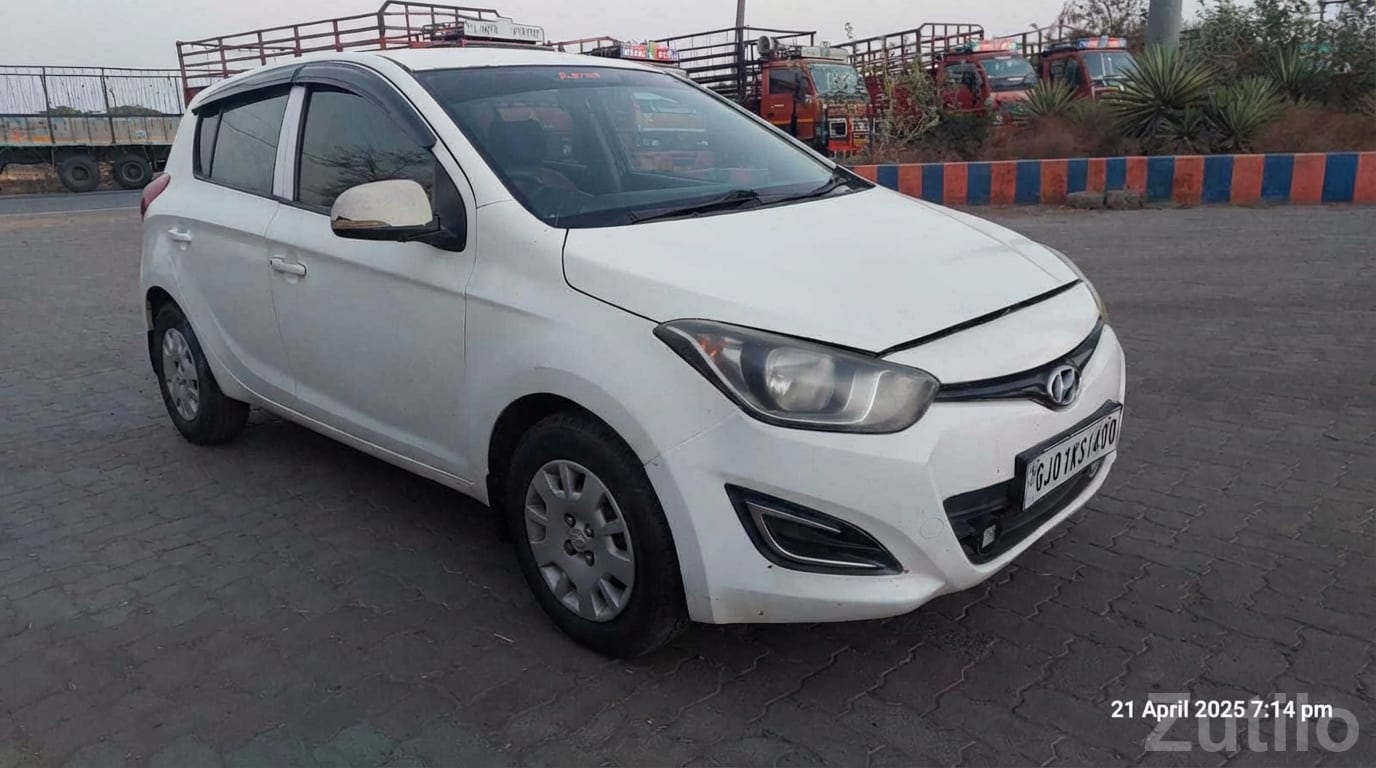 Hyundai i20 White Hatchback for Sale - કાર - જસદણ - Image 3