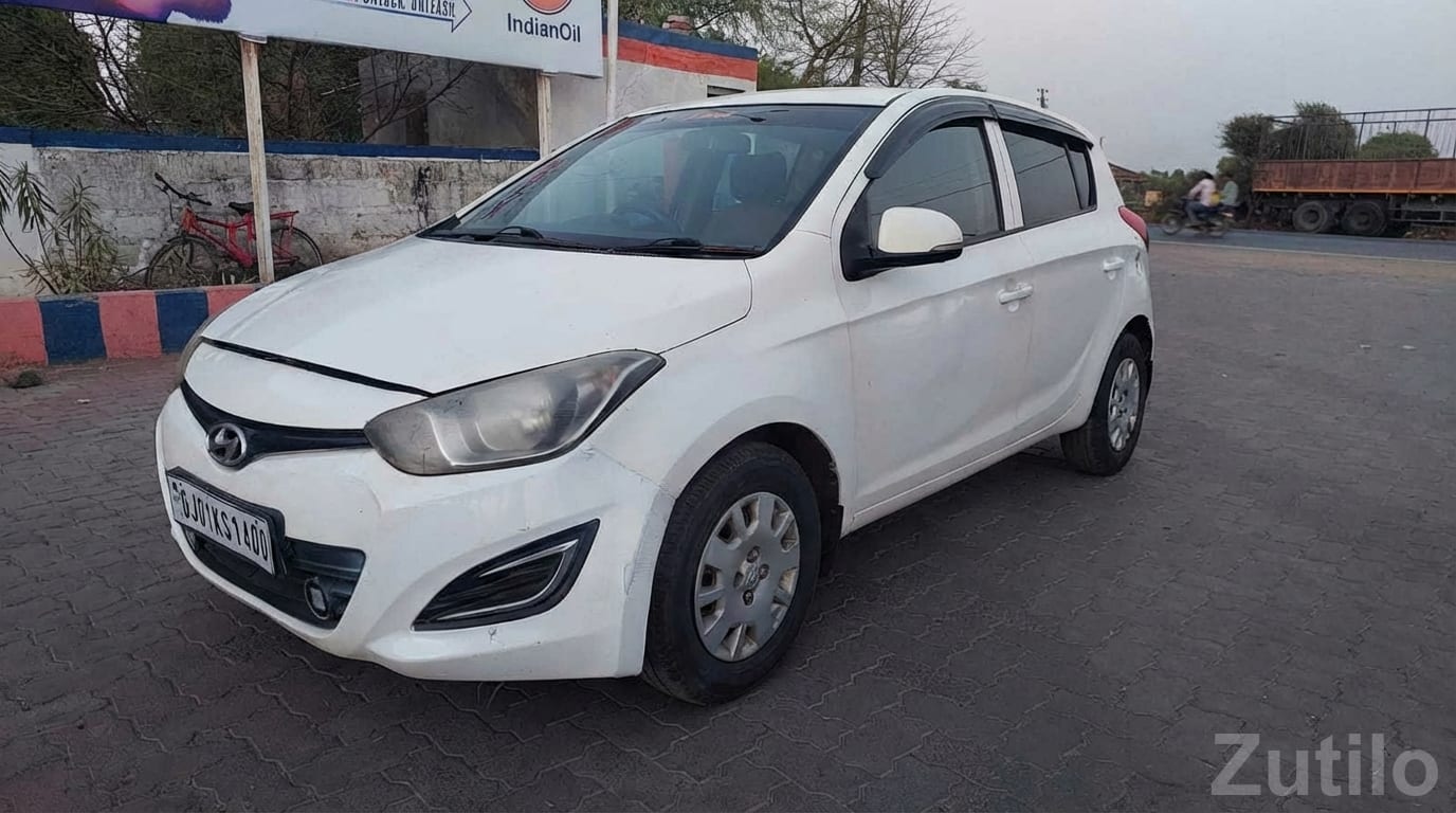 Hyundai i20 White Hatchback for Sale - કાર - જસદણ - Image 4