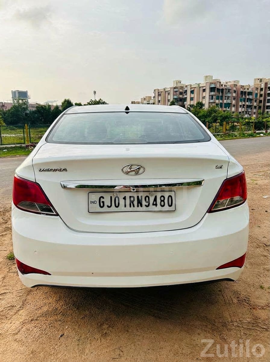 Hyundai Verna Fluidic White Sedan - કાર - અમદાવાદ શહેર - Image 3