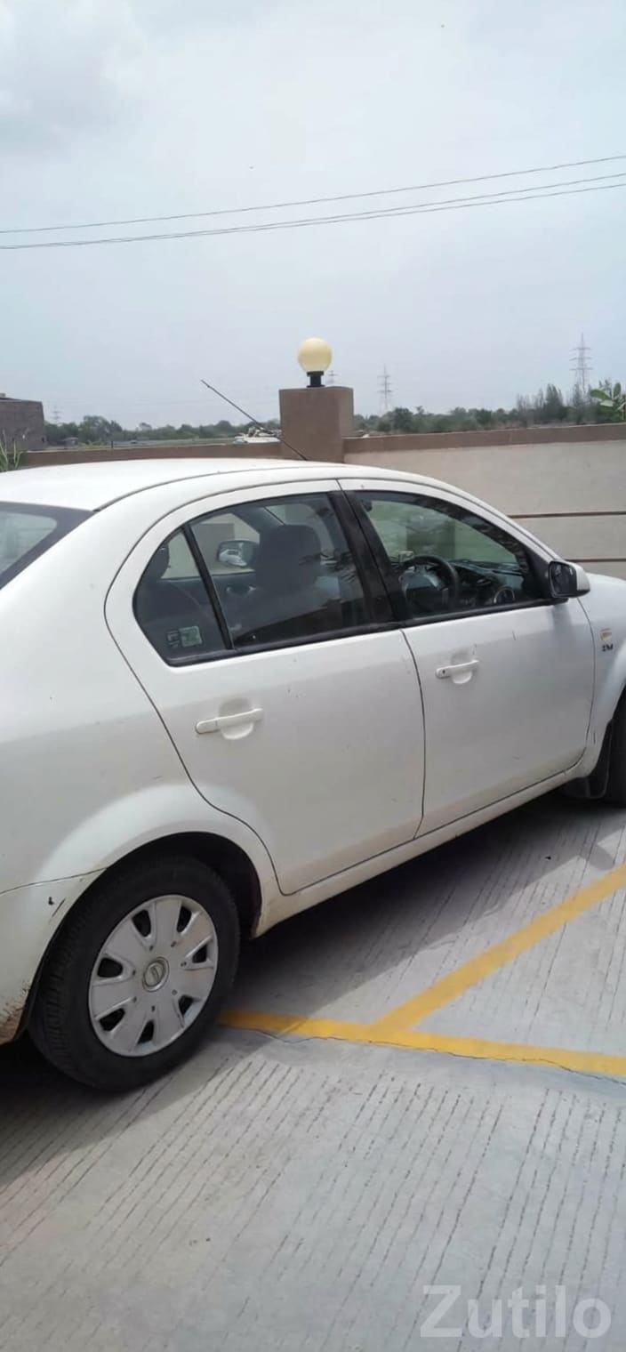 Ford Fiesta with Clean Interior - કાર - રાજકોટ શહેર - Image 3