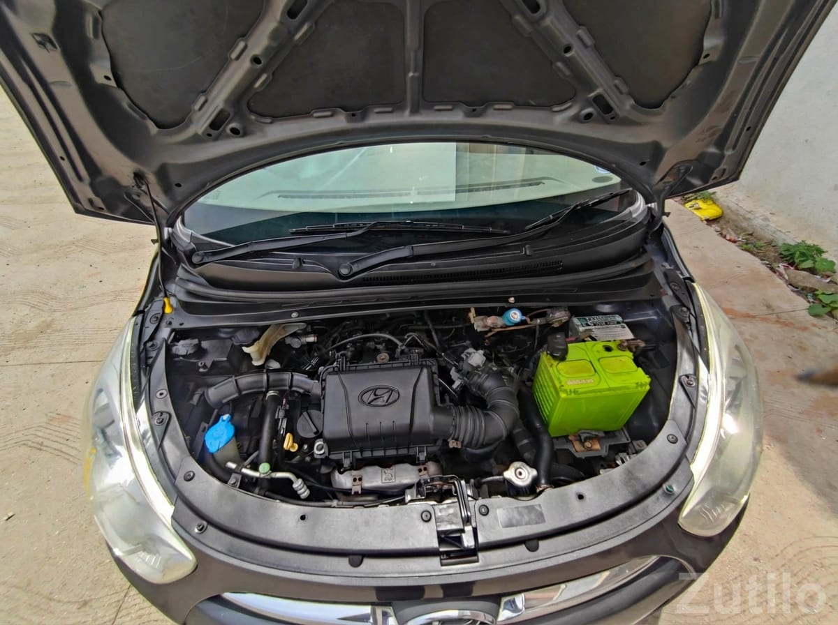 Hyundai i10 CNG – Clean Beige Interior - કાર - જામકંડોરણા - Image 3