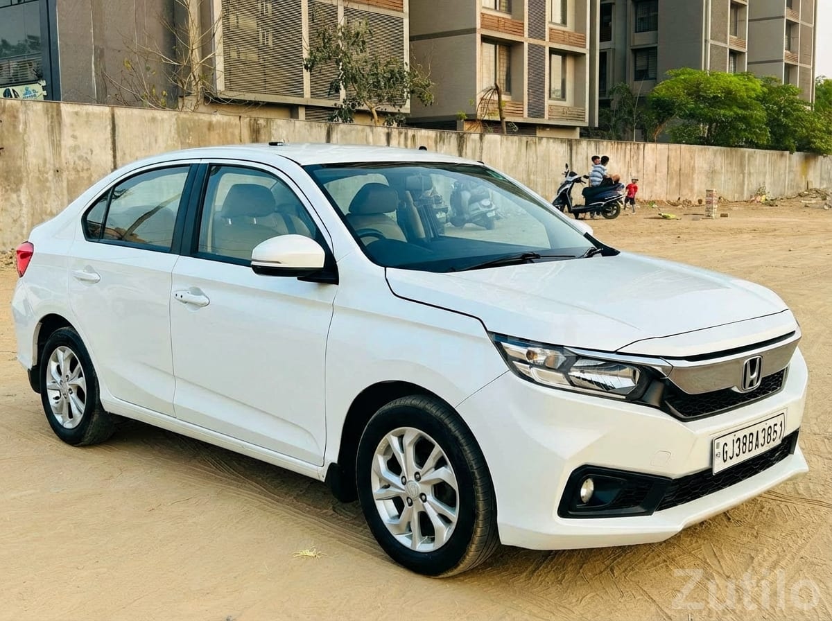2019 Honda Amaze V i-VTEC Petrol White - Cars - Ahmedabad City - Image 2