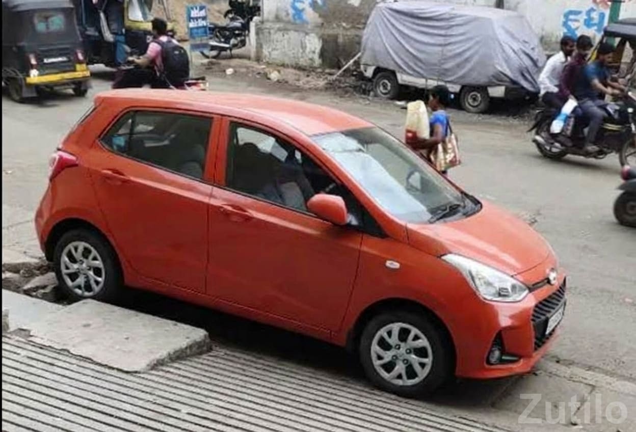 Hyundai Grand i10 Magna CNG – Orange Hatch