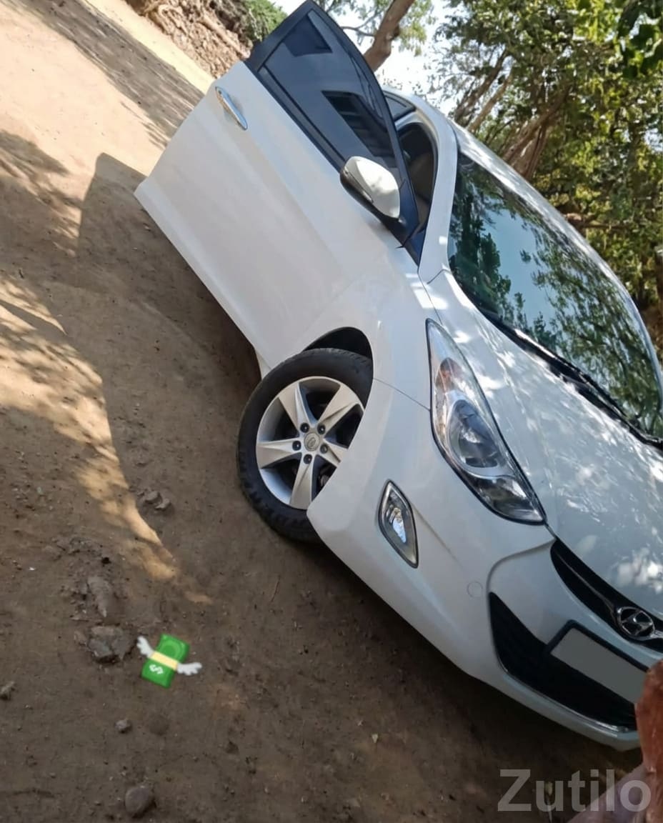 Hyundai Elantra White Wedding Car - કાર - હિંમતનગર - Image 4