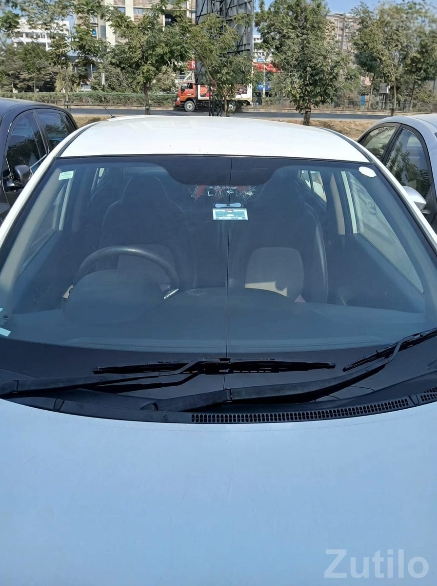 Hyundai Grand i10 White Taxi Variant - Cars - Ahmedabad City - Image 4