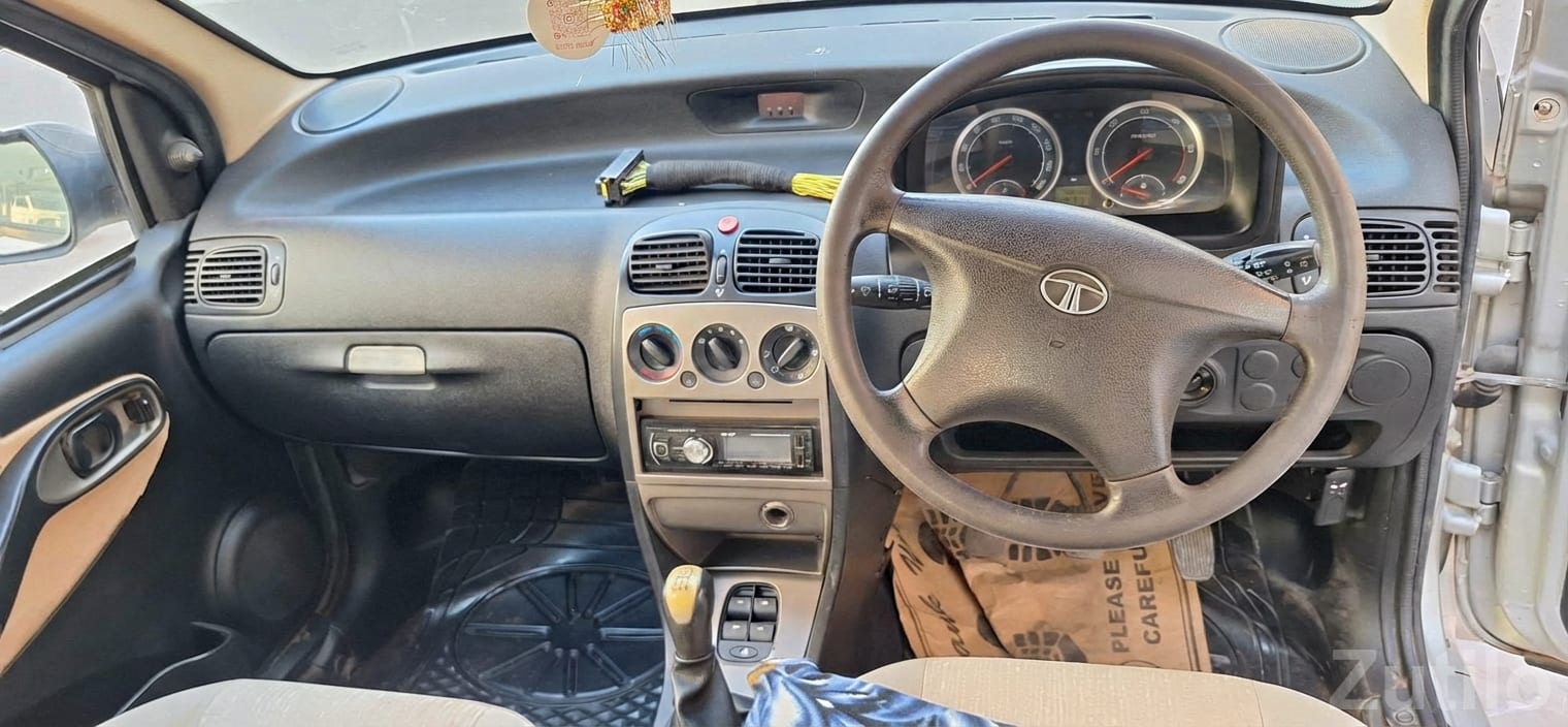 2018 Tata Indigo Silver Sedan Car - Cars - Jamjodhpur - Image 4