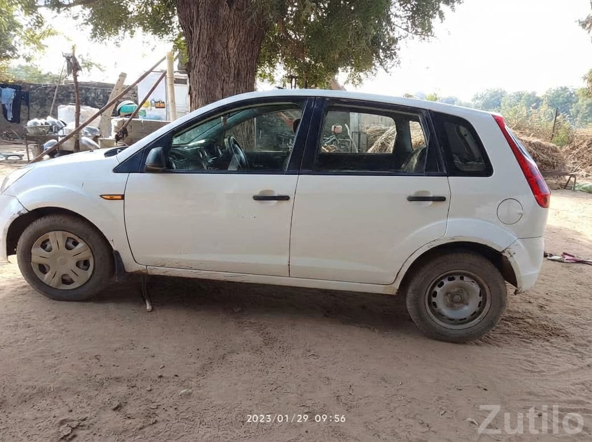 White Ford Figo Hatchback for Sale - કાર - રાપર - Image 4