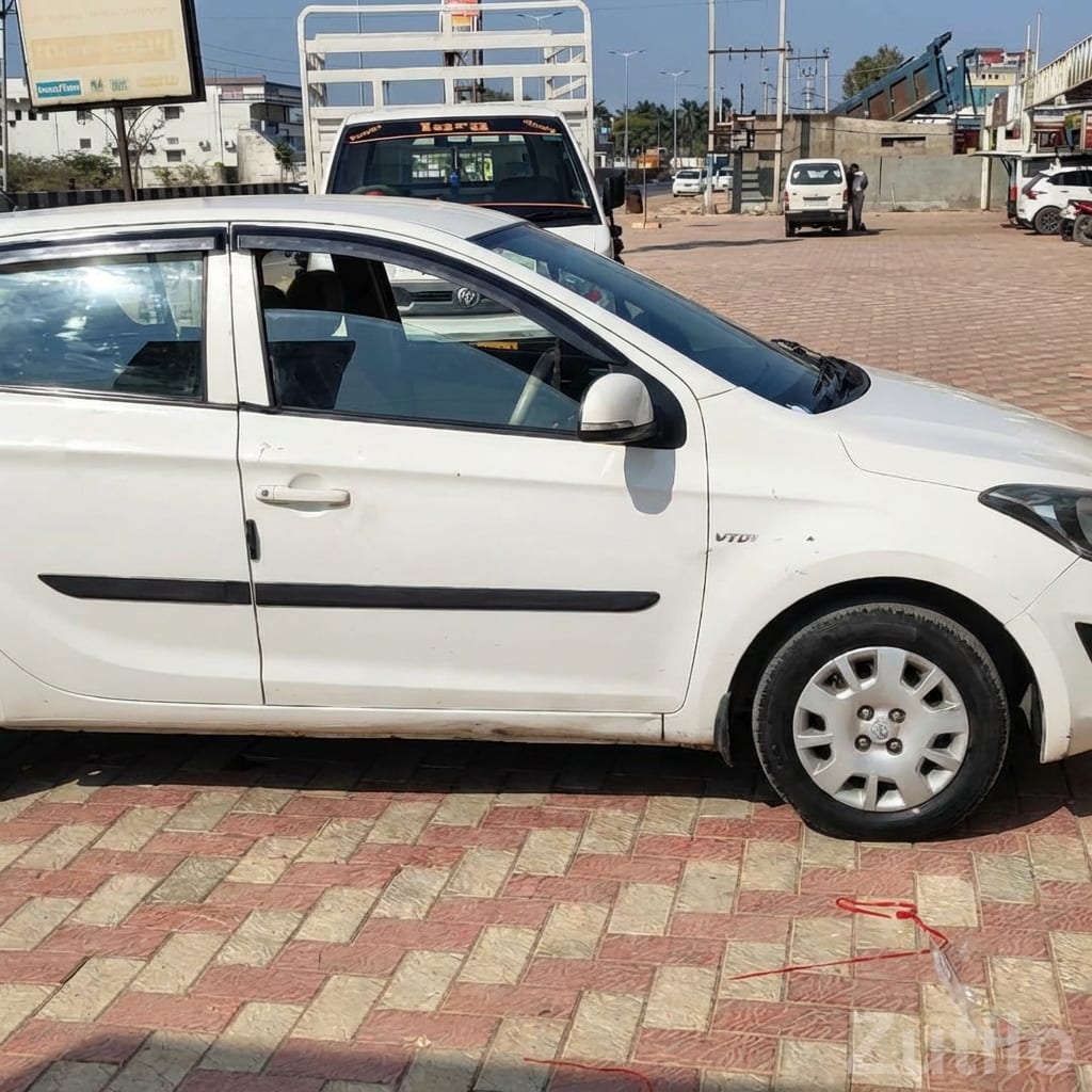 Hyundai i20 Magna White Hatchback - Cars - Himmatnagar - Image 2