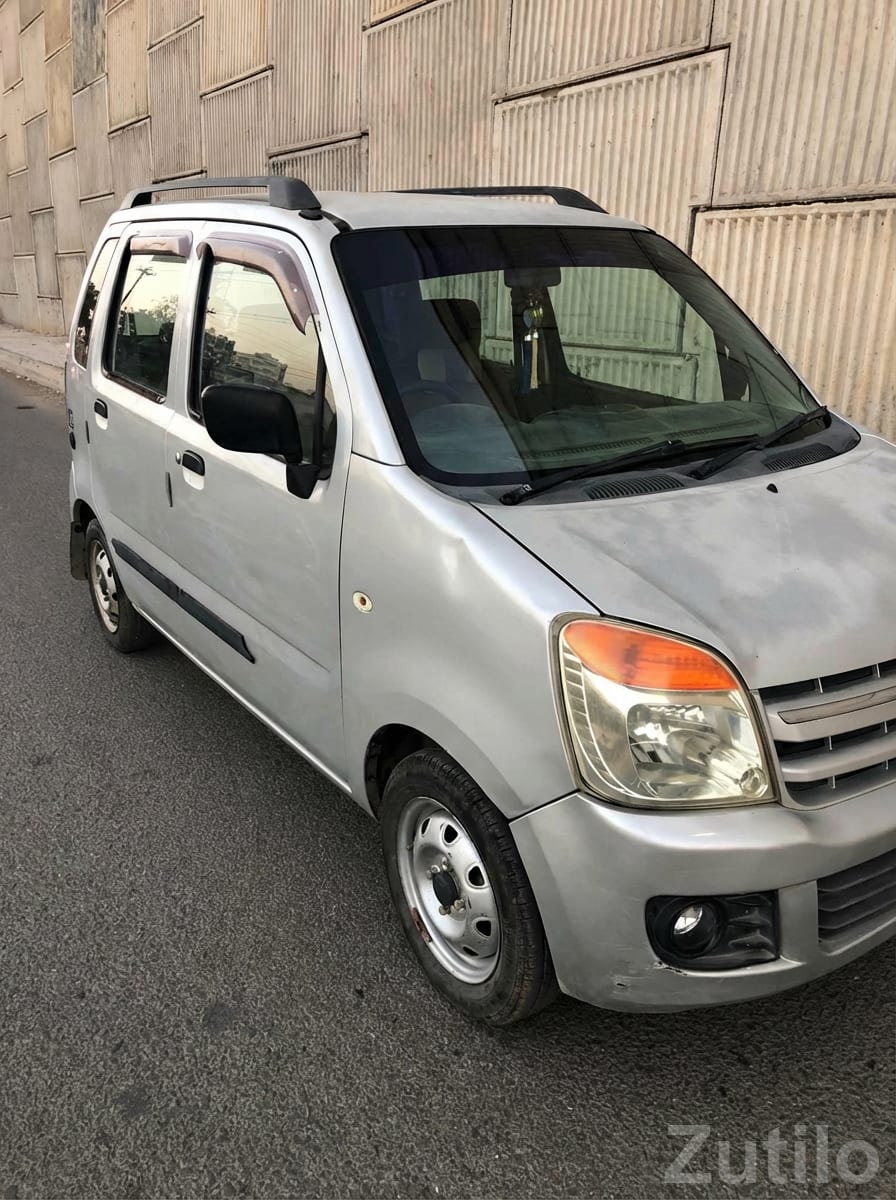 Maruti WagonR 2011 Silver, 31k km Only Maruti WagonR 2011 Silver, 31k km Only