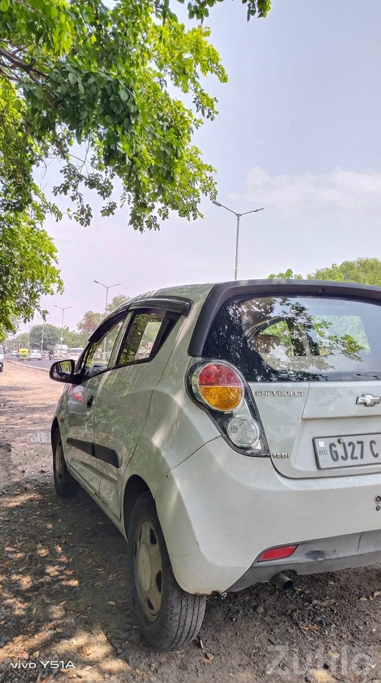 Chevrolet Beat White Hatchback Car Chevrolet Beat White Hatchback Car