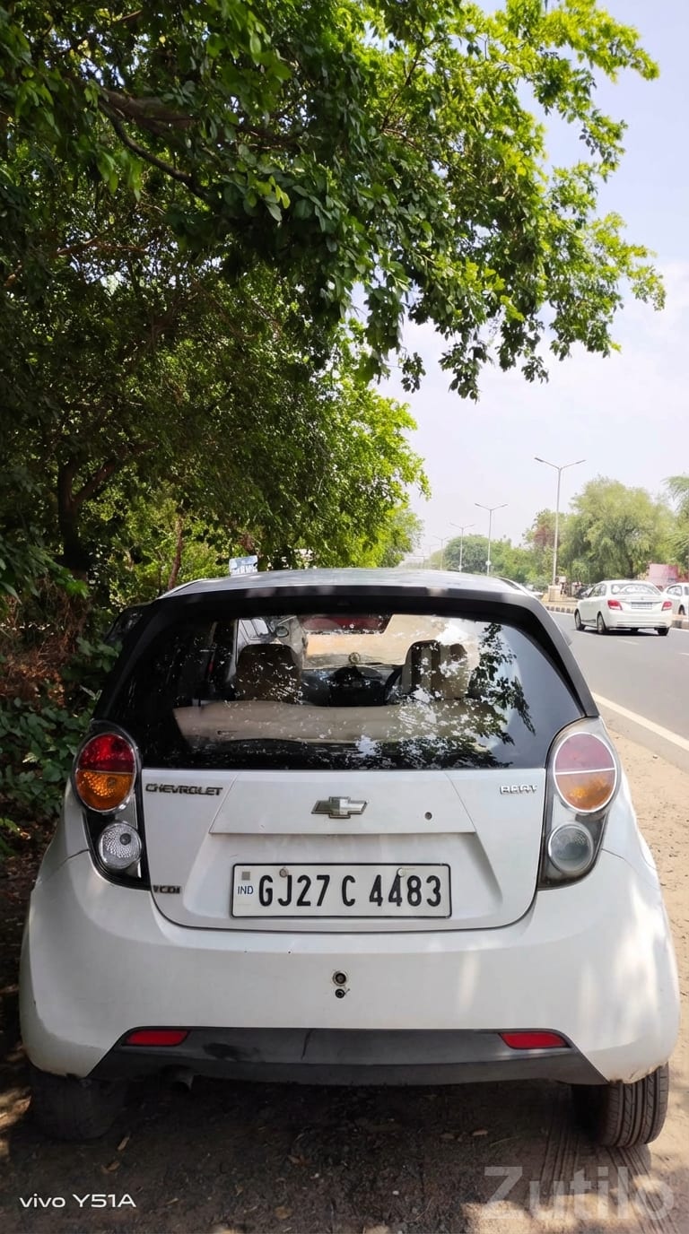 Chevrolet Beat White Hatchback Car - Cars - Gandhinagar City - Image 2