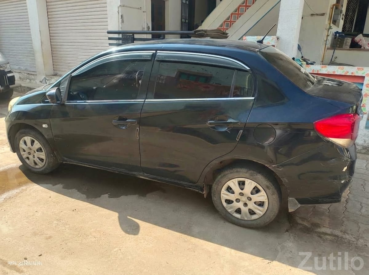 Honda Amaze Petrol CNG Black Sedan - કાર - હિંમતનગર - Image 2