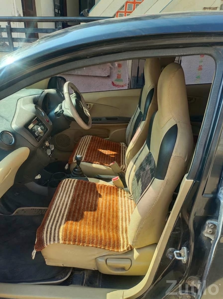 Honda Amaze Petrol CNG Black Sedan - કાર - હિંમતનગર - Image 3