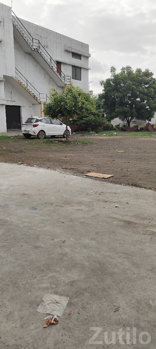Open Commercial Plot Near Building, Lodhika