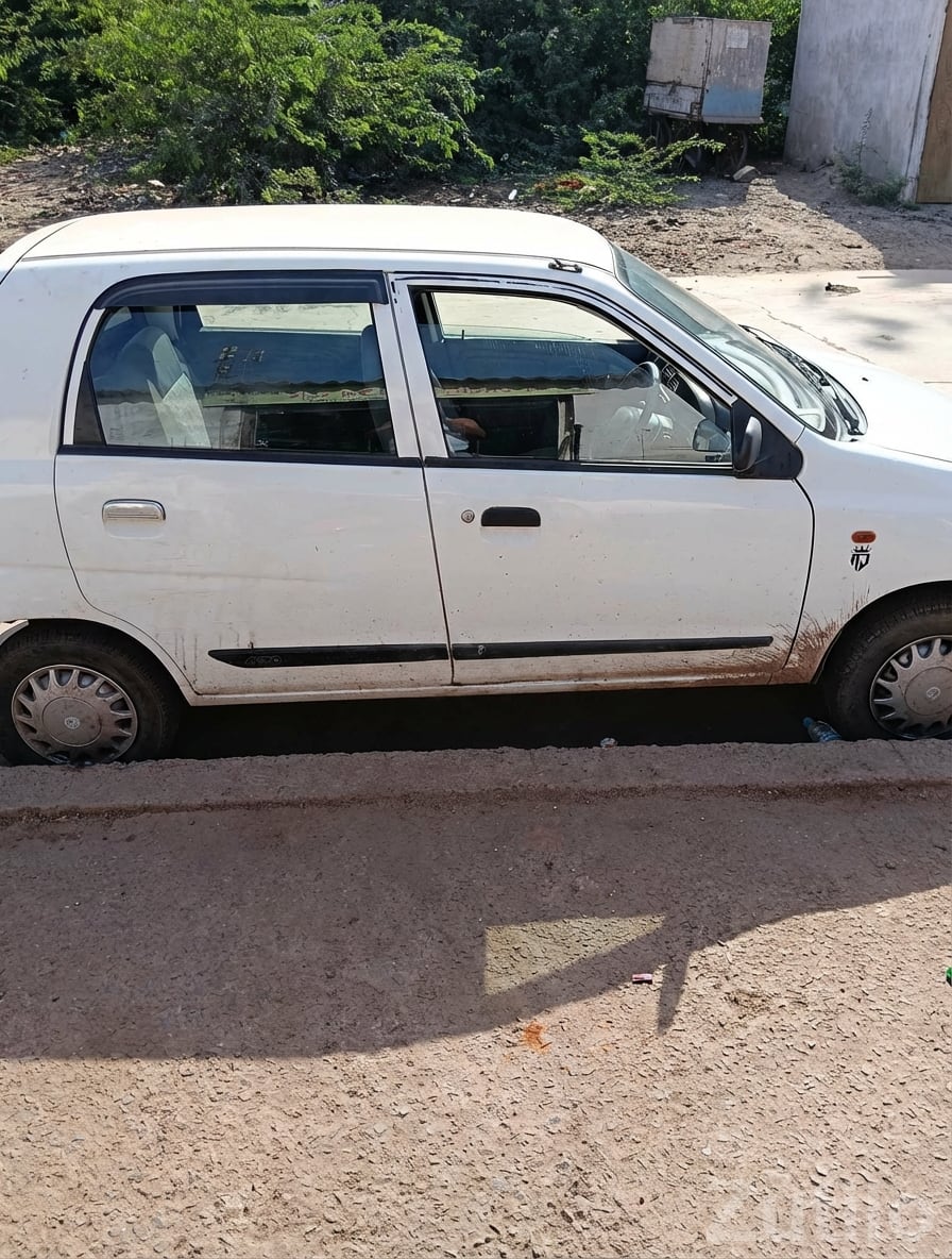 White Maruti Alto 800 – Reliable City Car White Maruti Alto 800 – Reliable City Car