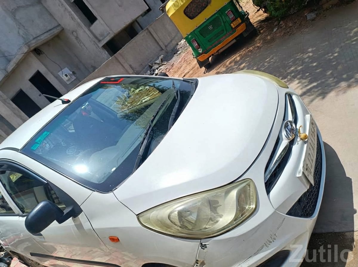 White Hyundai i10 Petrol Hatchback White Hyundai i10 Petrol Hatchback