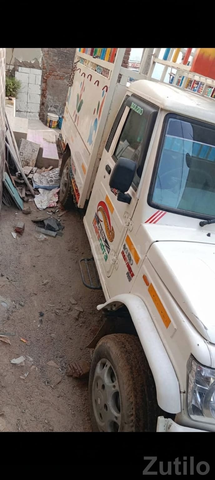 Mahindra Bolero Maxi Truck Plus White