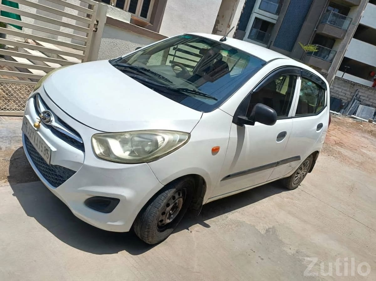 White Hyundai i10 Petrol Hatchback - Cars - Gandhinagar City - Image 3