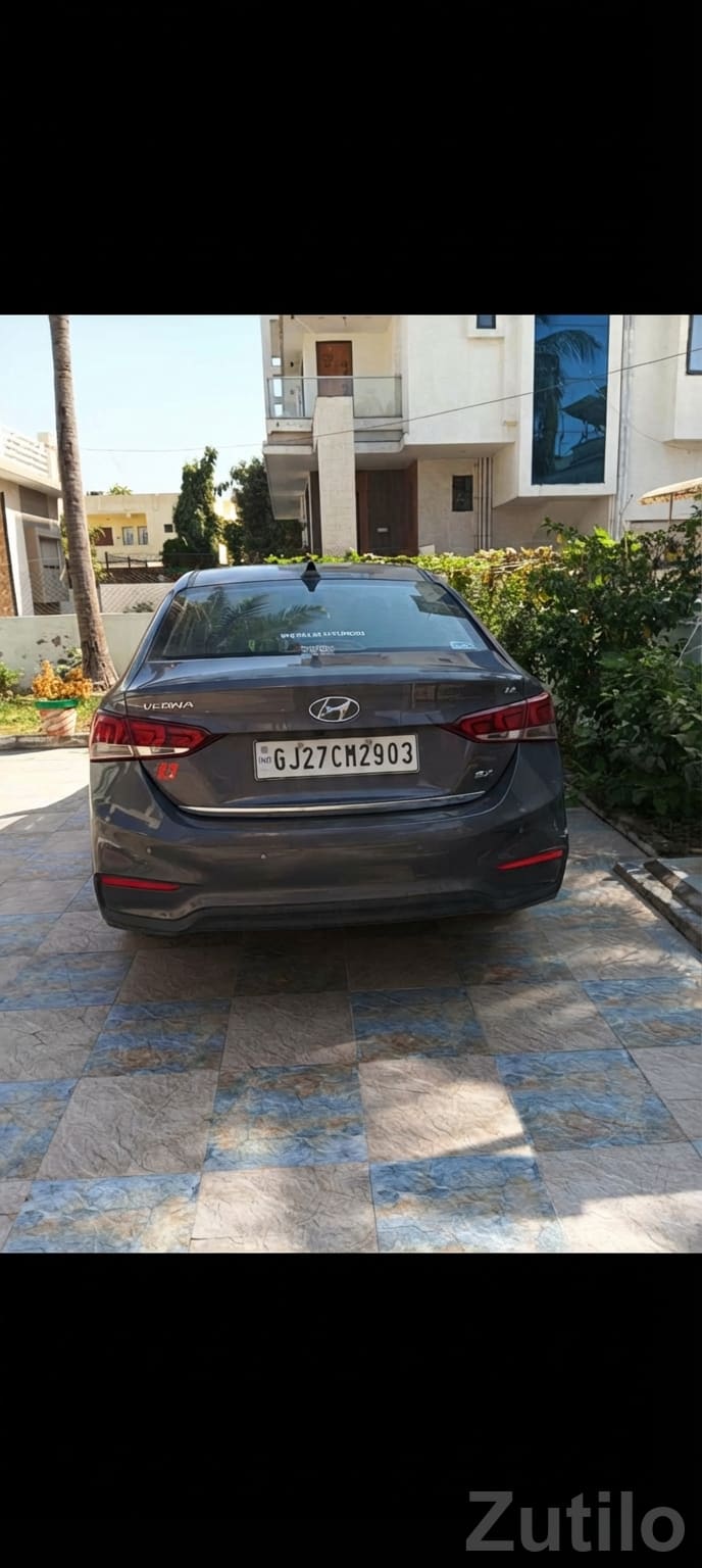 Hyundai Verna Petrol Top Model Sedan - Cars - Ahmedabad City - Image 2