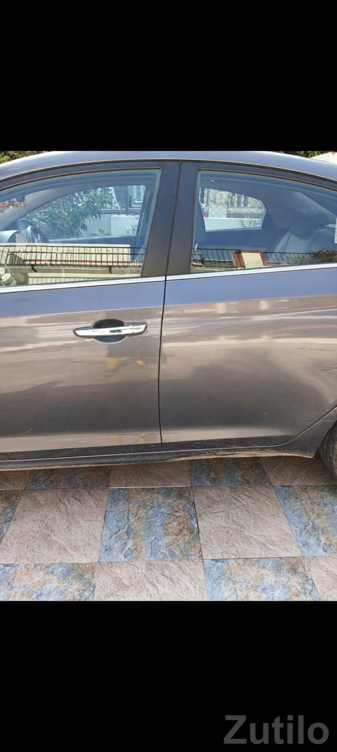 Hyundai Verna Petrol Top Model Sedan - Cars - Ahmedabad City - Image 3