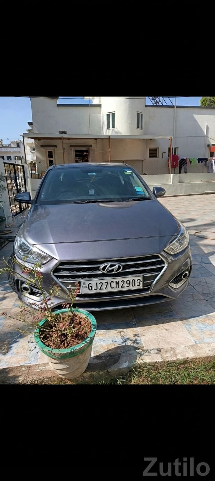 Hyundai Verna Petrol Top Model Sedan - Cars - Ahmedabad City - Image 4