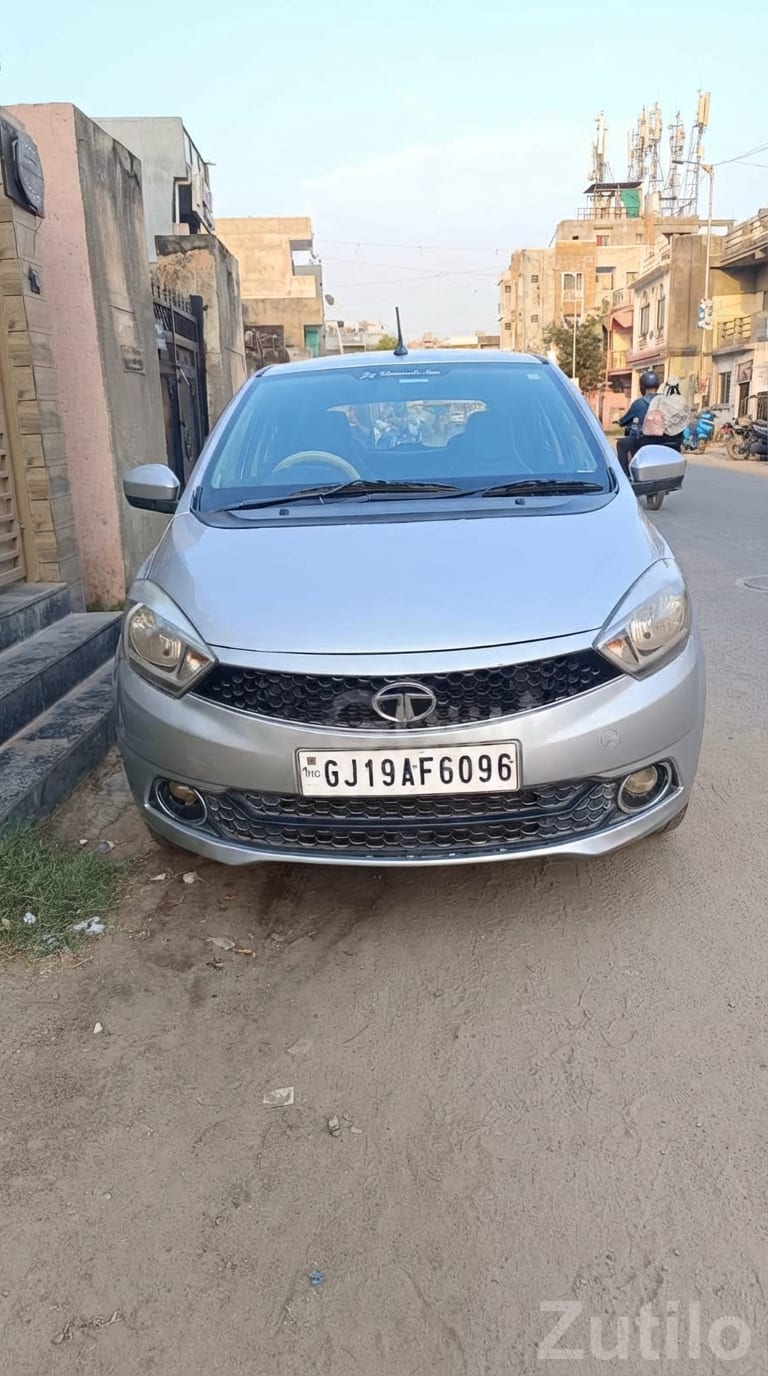 Fiat Punto White Hatchback Car - Cars - Ahmedabad City - Image 2