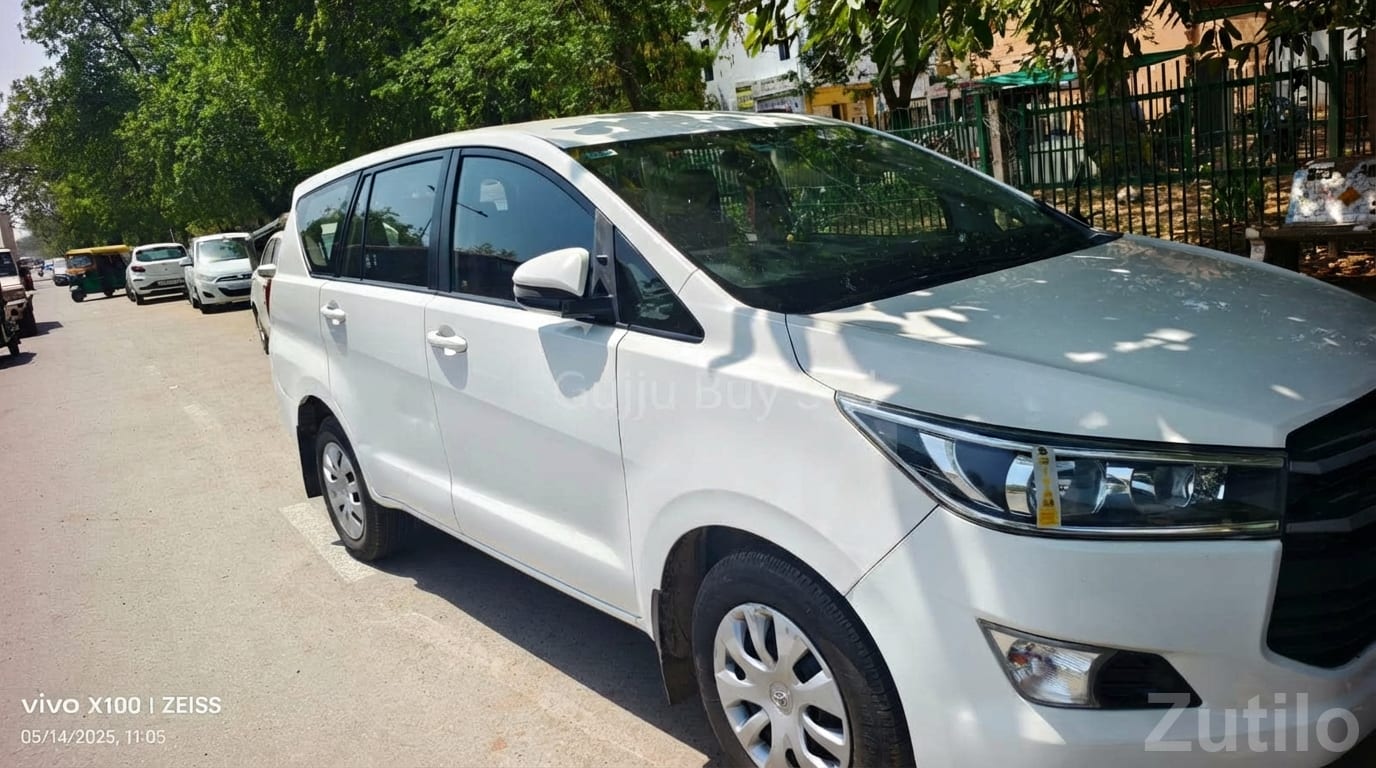 White Toyota Innova Crysta MPV - Cars - Gandhinagar City - Image 2