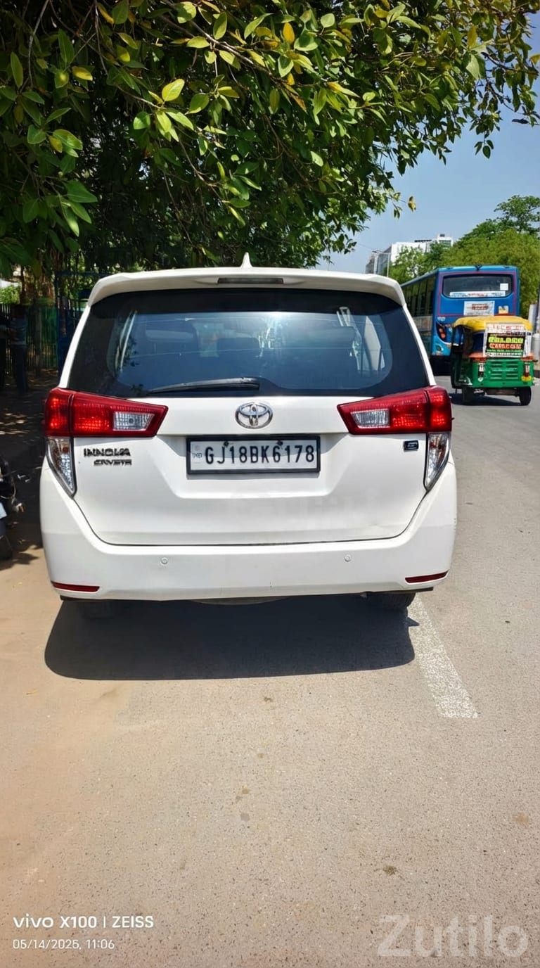 White Toyota Innova Crysta MPV - Cars - Gandhinagar City - Image 3