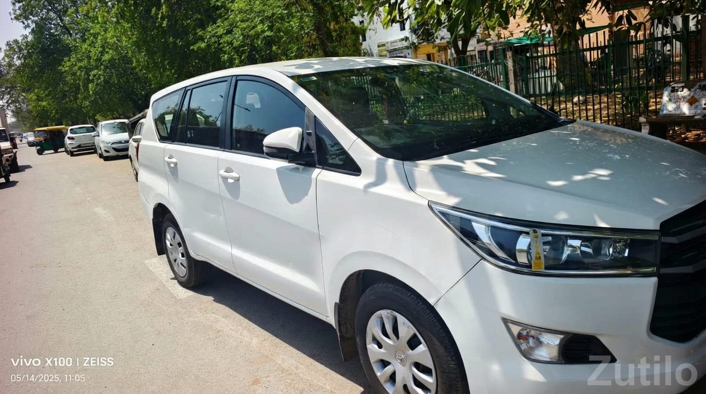 White Toyota Innova Crysta MPV - Cars - Gandhinagar City - Image 4