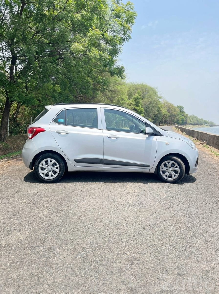 2019 Hyundai Grand i10 Auto, 1st Owner - કાર - અમદાવાદ શહેર - Image 3