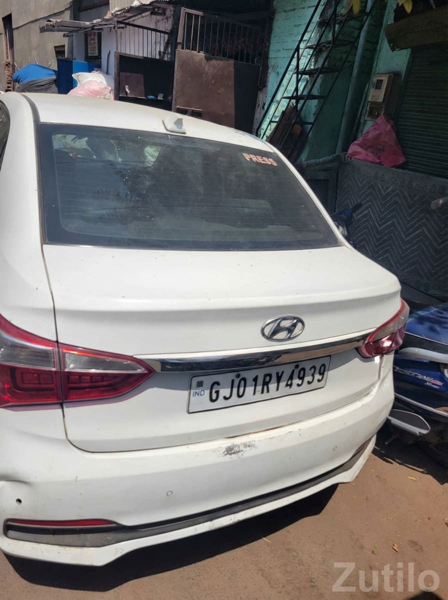 White Compact Sedan with Alloy Wheels - કાર - અમદાવાદ શહેર - Image 4