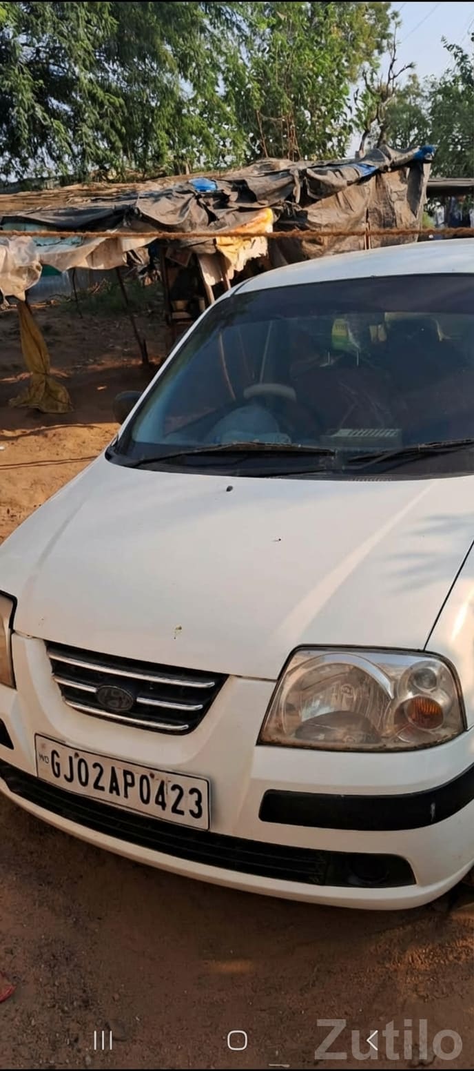 Hyundai Santro 2009 White Petrol Hatchback - Cars - Gandhinagar City - Image 2